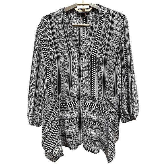 Style Co Tunic Top Size S Black White V Neck Button Up Long Sleeves Boho Tribal - Picture 1 of 6